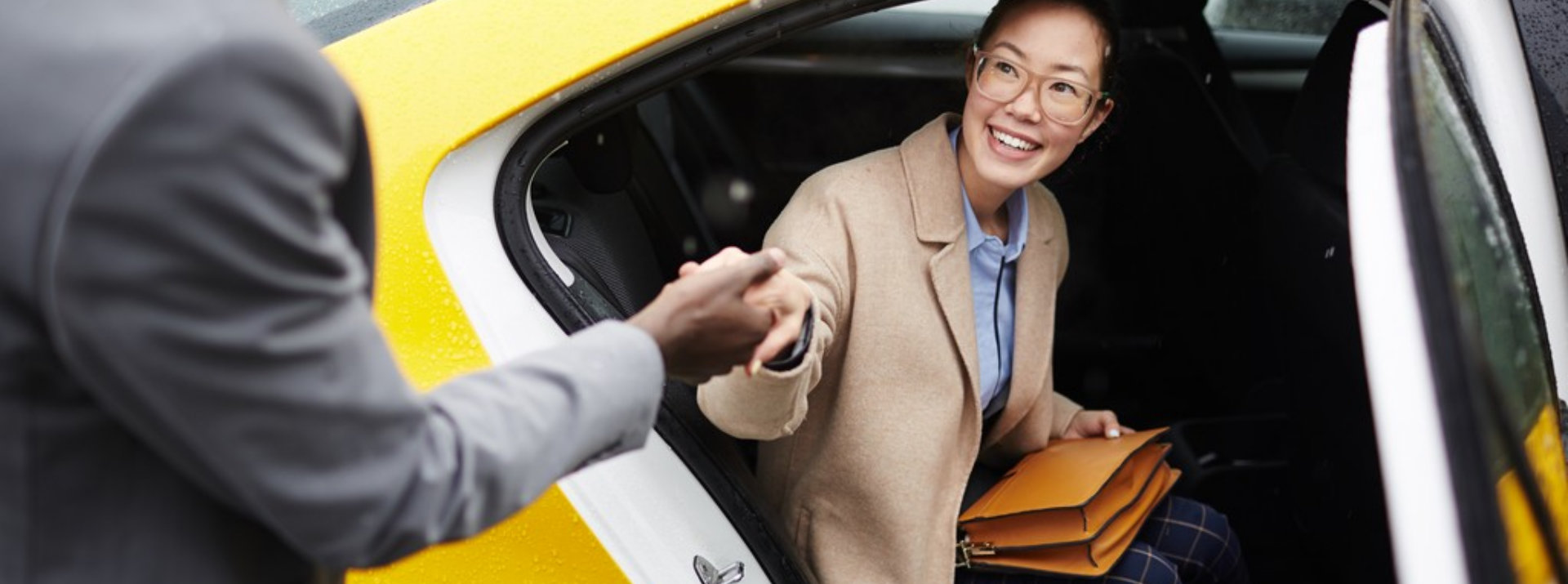 woman getting off the taxi